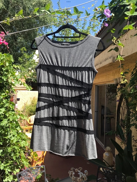 Twentyone Tops - TWENTYONE Gray Top With Black Ribbon Detail Stretchy “Right Amount of Sexy” Sz M